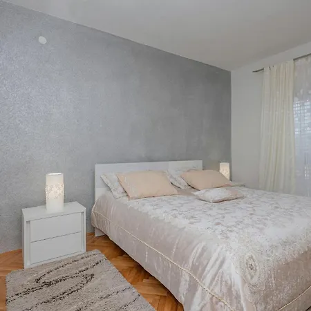 Prolozac Donji Ix Holiday home *