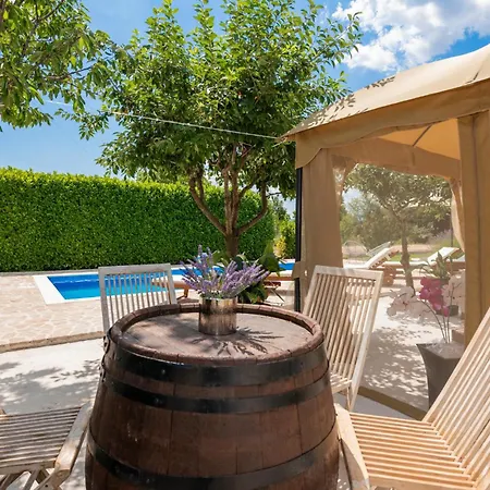 Prolozac Donji Ix Holiday home *