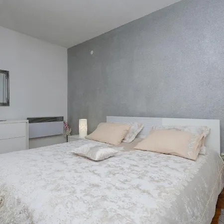 Prolozac Donji Ix Holiday home *